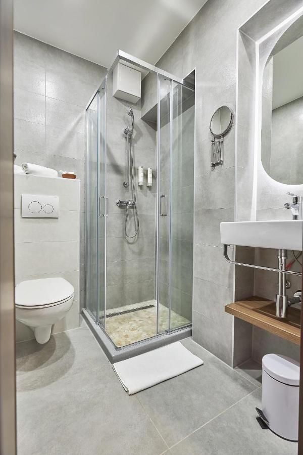 Hotel Crystal ไฮจ์ดุสโซบอสโล ภายนอก รูปภาพ