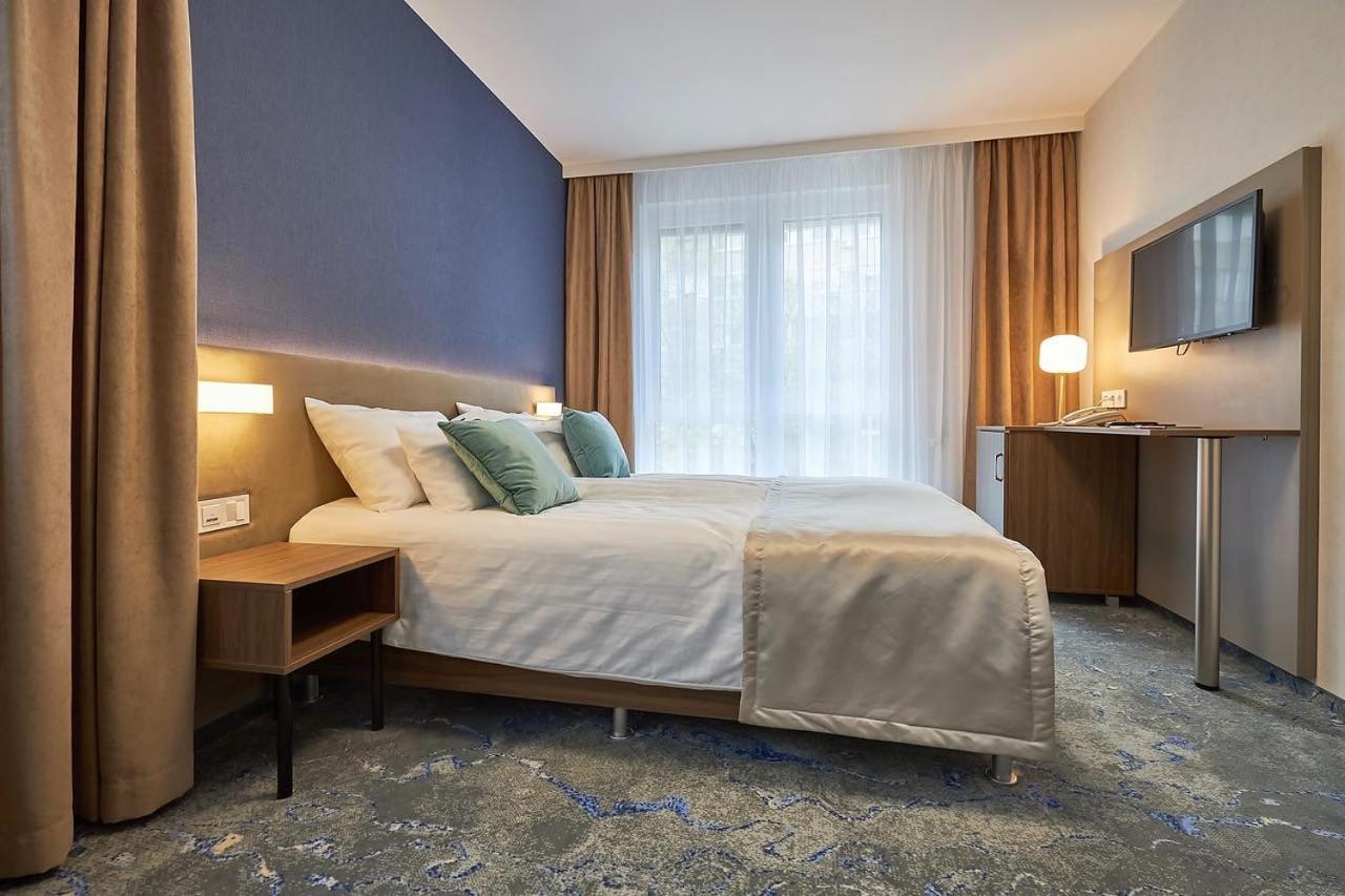 Hotel Crystal ไฮจ์ดุสโซบอสโล ภายนอก รูปภาพ
