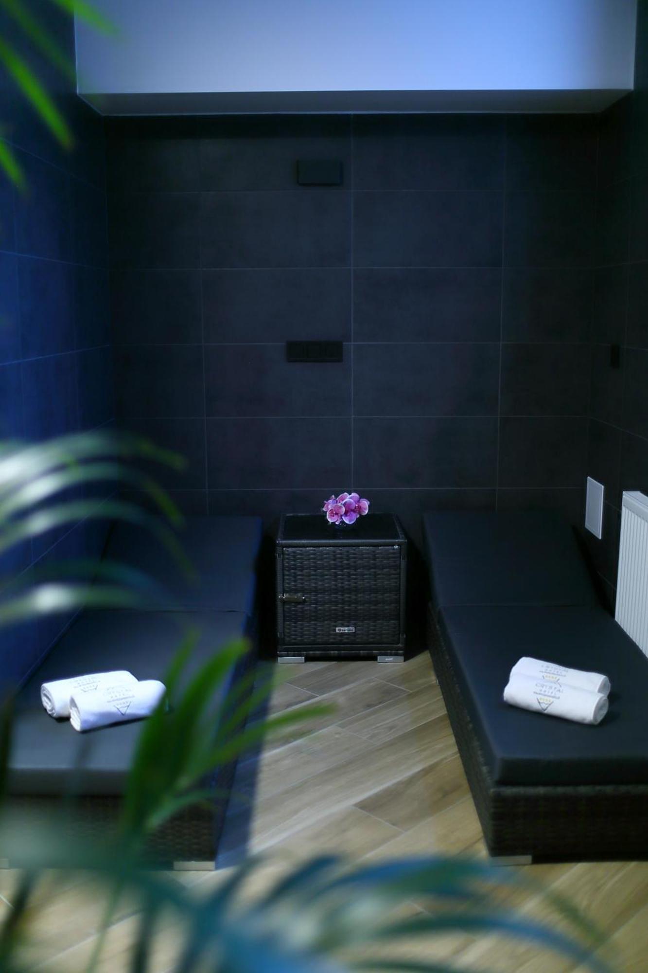 Hotel Crystal ไฮจ์ดุสโซบอสโล ภายนอก รูปภาพ