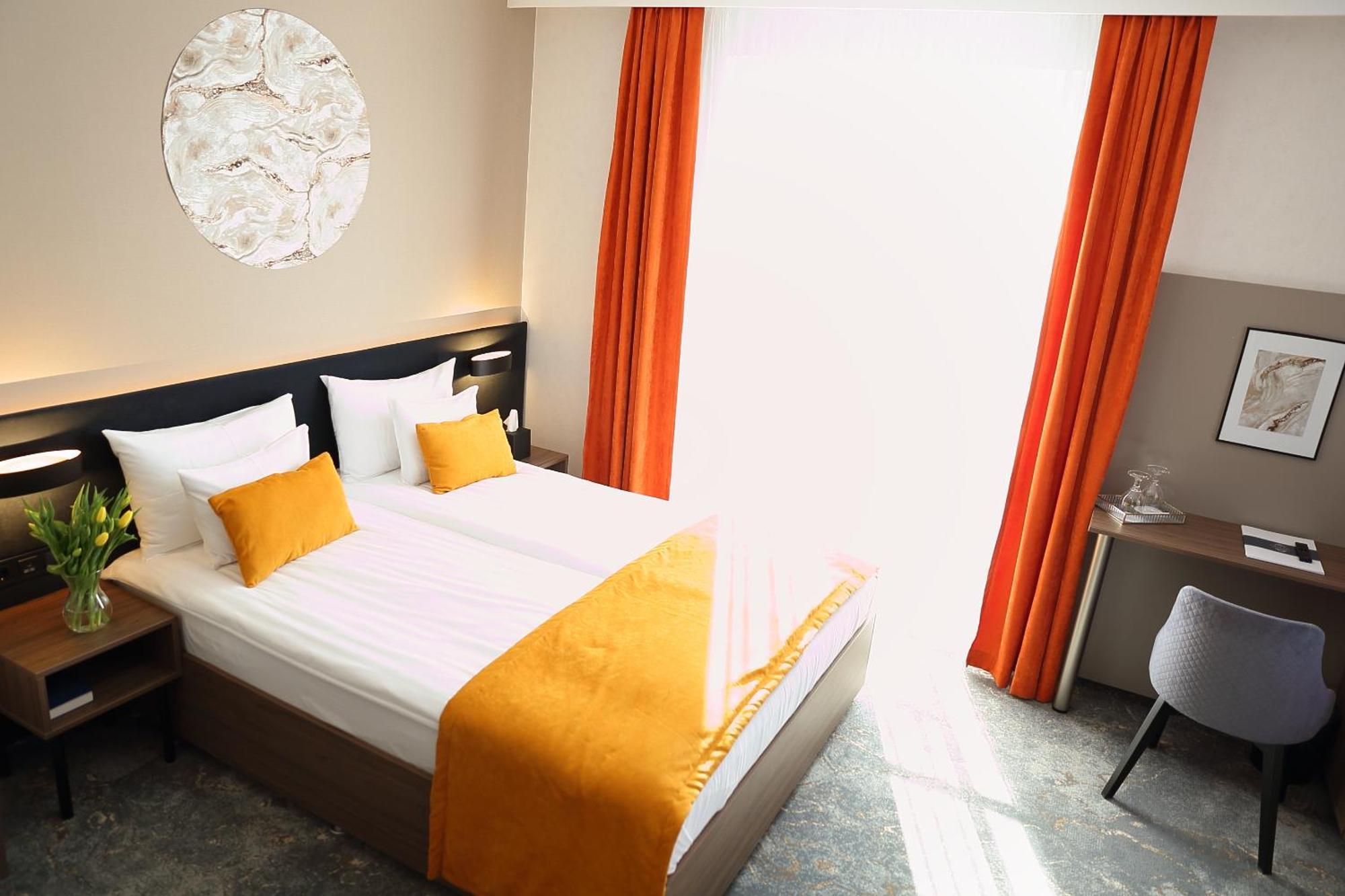 Hotel Crystal ไฮจ์ดุสโซบอสโล ภายนอก รูปภาพ